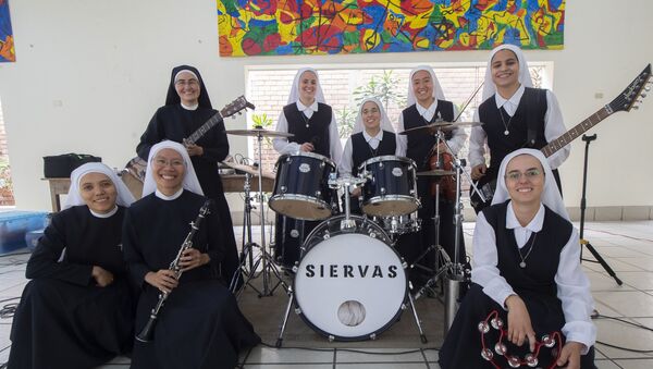 Siervas, las monjas roqueras - Sputnik Mundo