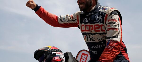 El piloto chileno Francisco López Contardo tras vencer en el Rally Dakar 2019 - Sputnik Mundo