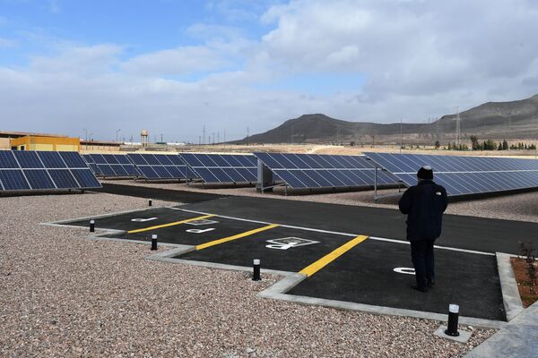 La primera planta de energía solar de Siria vuelve a funcionar - Sputnik Mundo