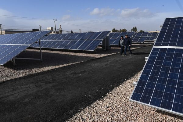 La primera planta de energía solar de Siria vuelve a funcionar - Sputnik Mundo