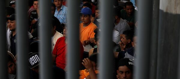 Los migrantes en la frontera entre México y EEUU - Sputnik Mundo