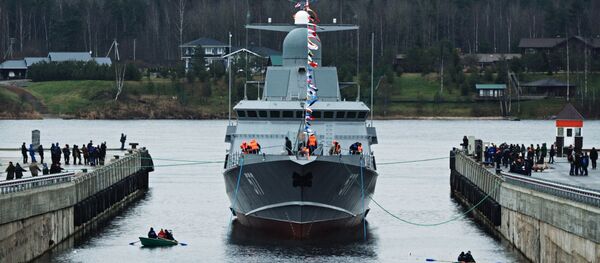 Спуск на воду первого серийного малого ракетного корабля Тайфун проекта 22800 - Sputnik Mundo