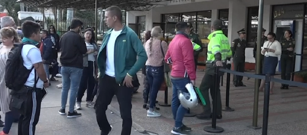 Primer día de duelo en Bogotá tras el atentado con coche bomba - Sputnik Mundo