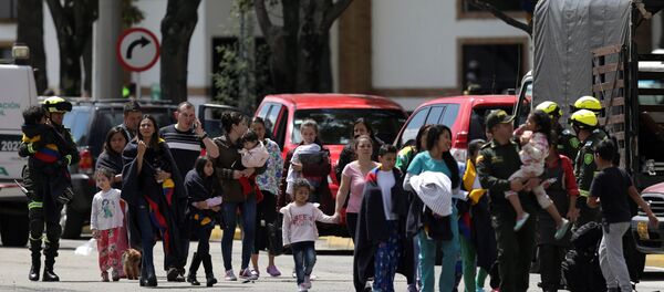 Los policías de Colombia en el lugar del atentado en Bogotá - Sputnik Mundo