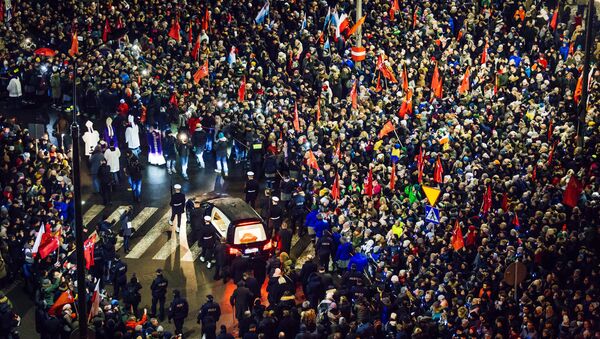 El último homenaje al alcalde asesinado en Polonia - Sputnik Mundo