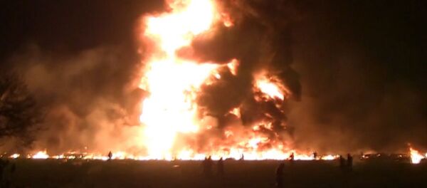 Fuertes imágenes: la gente en llamas trata de escapar del enorme incendio en México - Sputnik Mundo