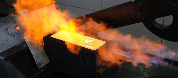 La producción de un lingote de oro - Sputnik Mundo