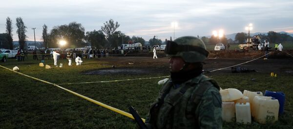 El lugar de la explosión en Tlahuelilpan, México - Sputnik Mundo