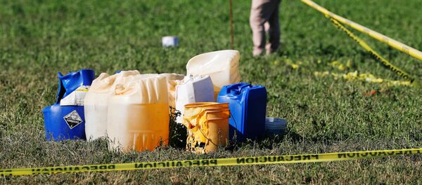 Las garrafas cerca del lugar de la explosión en Tlahuelilpan Las garrafas cerca del lugar de la explosión en Tlahuelilpan - Sputnik Mundo