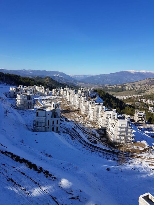 Centenares de castillos abandonados en una ciudad fantasma turca - Sputnik Mundo