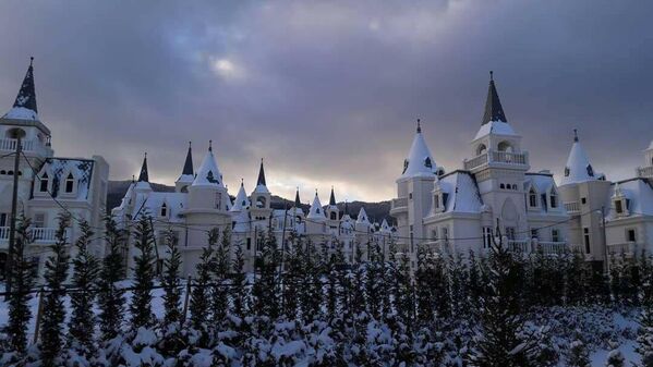 Centenares de castillos abandonados en una ciudad fantasma turca - Sputnik Mundo