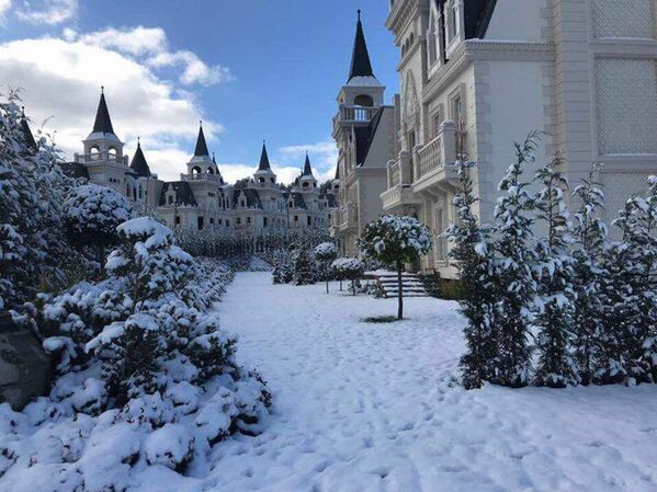 Centenares de castillos abandonados en una ciudad fantasma turca - Sputnik Mundo