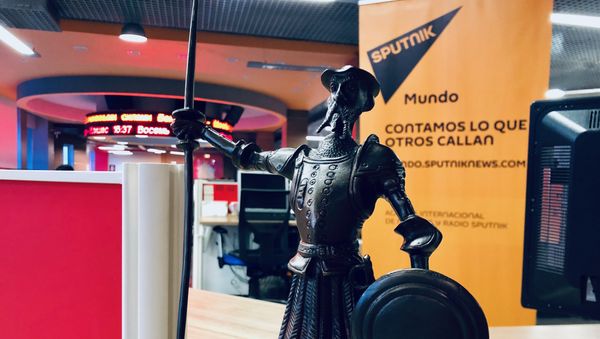 La estatua de Don Quijote, regalo de dos españoles a Putin La estatua de Don Quijote, regalo de dos españoles a Putin - Sputnik Mundo