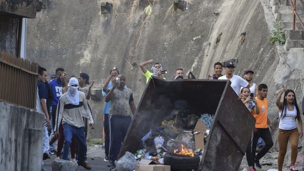 Protestas contra las autoridades venezolanas en Cotiza, Venezuela - Sputnik Mundo