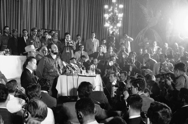 Operación Verdad: Fidel Castro ante unos 400 periodistas en el hotel Habana Riviera, en 1959 Operación Verdad: Fidel Castro ante unos 400 periodistas en el hotel Habana Riviera, en 1959 - Sputnik Mundo