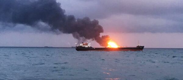 Incendio en un buque tanzano en el estrecho de Kerch - Sputnik Mundo