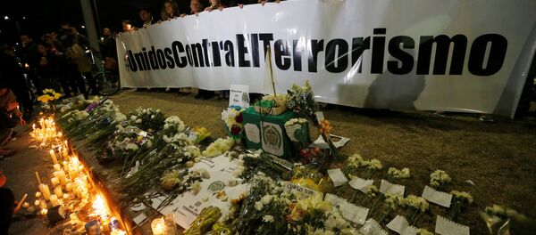 Homenaje a las víctimas del atentado en Bogotá, Colombia - Sputnik Mundo