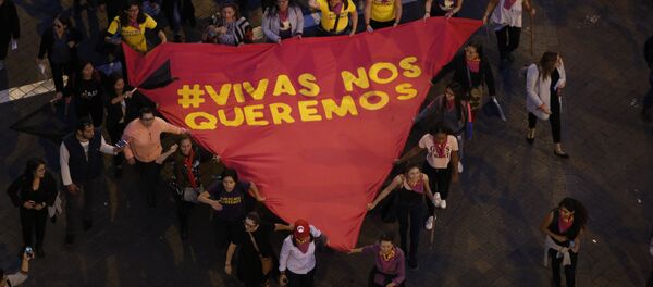 Marcha contra violencia de género en Quito - Sputnik Mundo