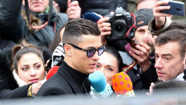 El futbolista portugués Cristiano Ronaldo El futbolista portugués Cristiano Ronaldo - Sputnik Mundo