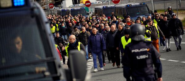 Protestas de los taxistas españoles en Madrid, España Protestas de los taxistas españoles en Madrid, España - Sputnik Mundo