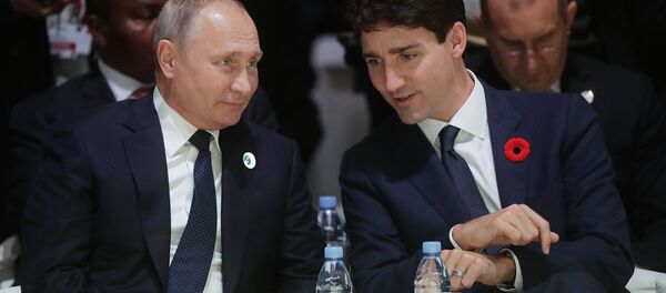 El presidente ruso, Vladímir Putin, y su homologo canadiense, Justin Trudeau, en las conmemoraciones del centenario del fin de la Primera Guerra Mundial, en París - Sputnik Mundo