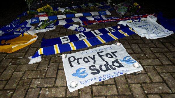 Homenaje al futbolista argentino Emiliano Sala en Cardiff, Reino Unido - Sputnik Mundo