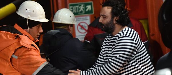 El rescate de los marineros extranjeros de los barcos ardientes en el mar Negro El rescate de los marineros extranjeros de los barcos ardientes en el mar Negro - Sputnik Mundo