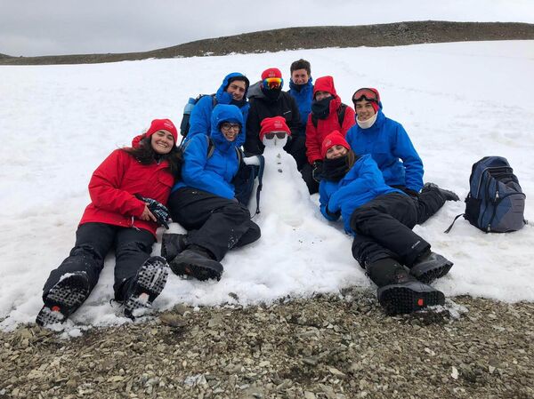 Grupo de estudiantes de la Facultad de Ciencias de la Universidad de la República que viajó a la Antártida en 2019 - Sputnik Mundo