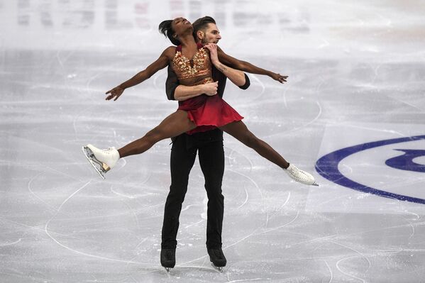 La belleza del movimiento: Campeonato Europeo de Patinaje Artístico, en imágenes - Sputnik Mundo