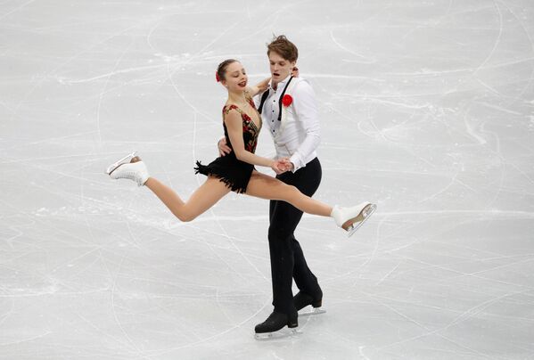 La belleza del movimiento: Campeonato Europeo de Patinaje Artístico, en imágenes - Sputnik Mundo