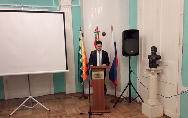 Dmítri Razumovski - Sputnik Mundo