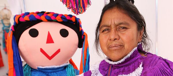 Una mujer indígena en Ciudad de México Una mujer indígena en Ciudad de México - Sputnik Mundo