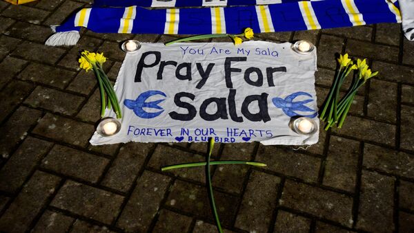 Homenaje al futbolista argentino Emiliano Sala en Cardiff, Reino Unido - Sputnik Mundo