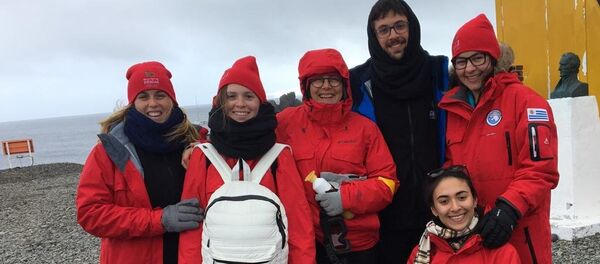 Los Cronoantárticos en la base uruguaya Artigas en la Antártida Los Cronoantárticos en la base uruguaya Artigas en la Antártida - Sputnik Mundo