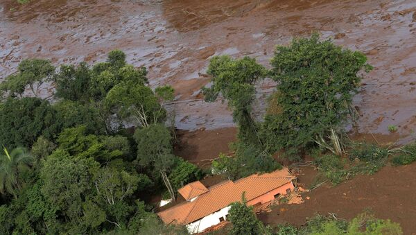 Consecuencias de la ruptura de la represa minera en Brasil - Sputnik Mundo