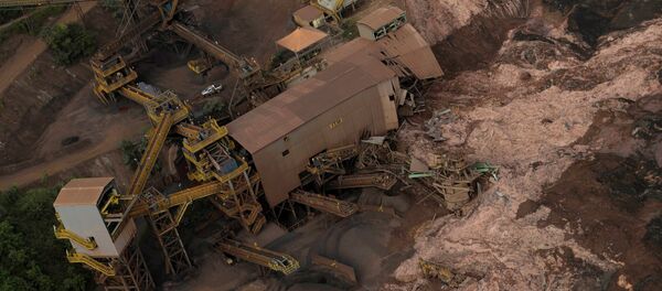 Consecuencias de la ruptura de la represa minera en Brasil Consecuencias de la ruptura de la represa minera en Brasil - Sputnik Mundo