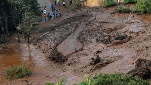 Consecuencias de la ruptura de la represa minera en Brasil - Sputnik Mundo