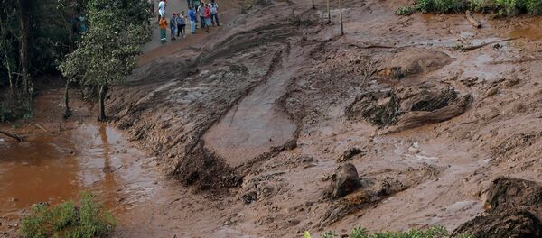 Consecuencias de la ruptura de la represa minera en Brasil - Sputnik Mundo