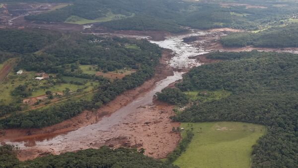 Consecuencias de la ruptura de la represa minera en Brasil - Sputnik Mundo