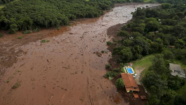 Consecuencias de la ruptura de la represa minera en Brasil - Sputnik Mundo