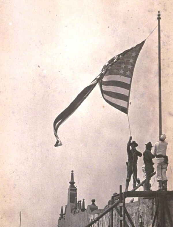 Militares izan la bandera de EEUU en el puerto de Veracruz - Sputnik Mundo