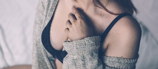 Pechos femeninos (imágen referencial) - Sputnik Mundo