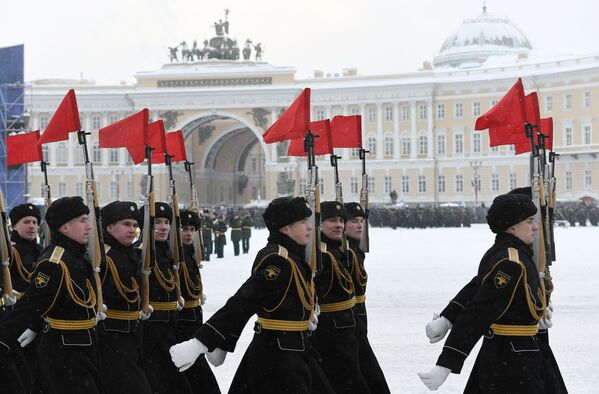 Un desfile para celebrar el 75 aniversario del levantamiento del sitio de Leningrado - Sputnik Mundo