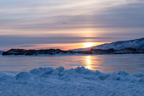 La magia del lago Baikal congelado - Sputnik Mundo