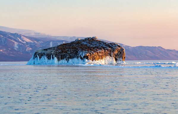 La magia del lago Baikal congelado - Sputnik Mundo
