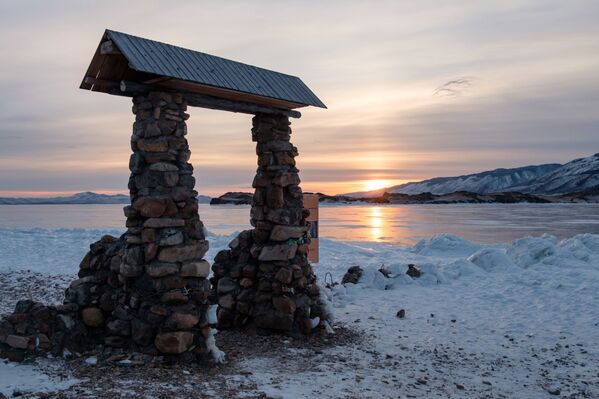 La magia del lago Baikal congelado - Sputnik Mundo