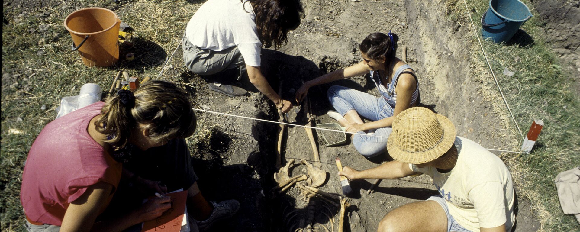 EAAF durante la exhumación de una fosa clandestina de la dictadura militar Argentina en el cementerio de Avellaneda, provincia de Buenos Aires - Sputnik Mundo, 1920, 30.01.2019