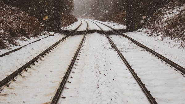 Vías de tren nevadas Vías de tren nevadas - Sputnik Mundo