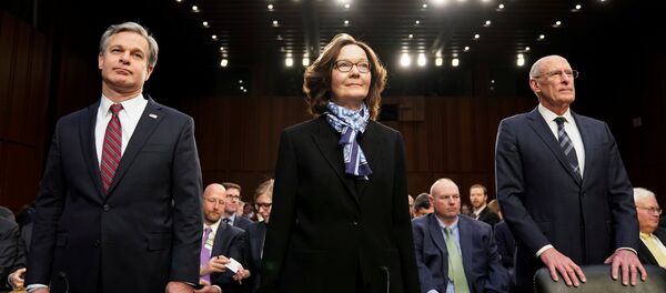 El director de Inteligencia Nacional, Dan Coats, la directora de la CIA, Gina Haspel, y el director del FBI, Christopher Wray El director de Inteligencia Nacional, Dan Coats, la directora de la CIA, Gina Haspel, y el director del FBI, Christopher Wray - Sputnik Mundo