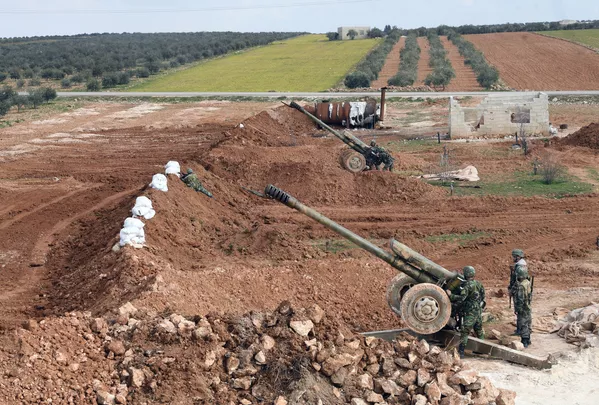 Fuertes y templados por la guerra: cómo los militares sirios regresan a Manbij Fuertes y templados por la guerra: cómo los militares sirios regresan a Manbij - Sputnik Mundo